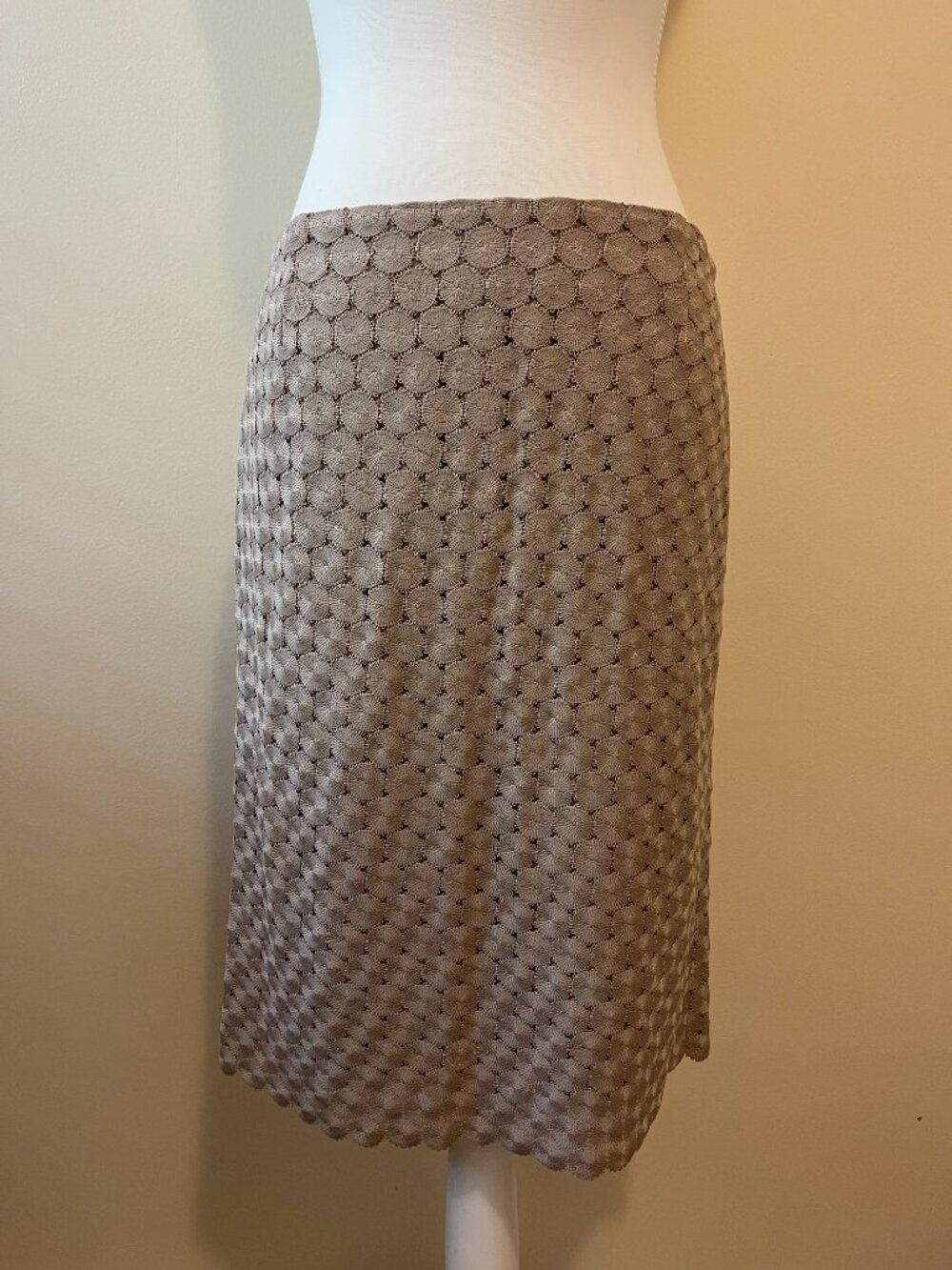 NWOT AKRIS Embroidered Pencil Skirt Work Office - 6 Beige Tan Geometric Circles